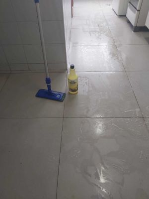 Serviço realizado em uma Limpeza Residencial - Foco nos Pisos(Porcelanato)